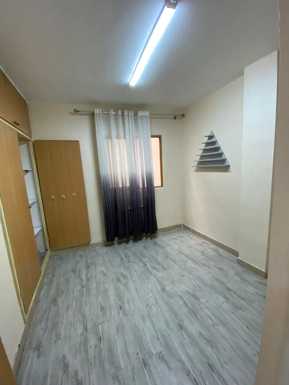 اجاره اتاق در سالن زیبایی|اجارهٔ دفتر کار، اتاق اداری، مطب|رشت, معلم|دیوار