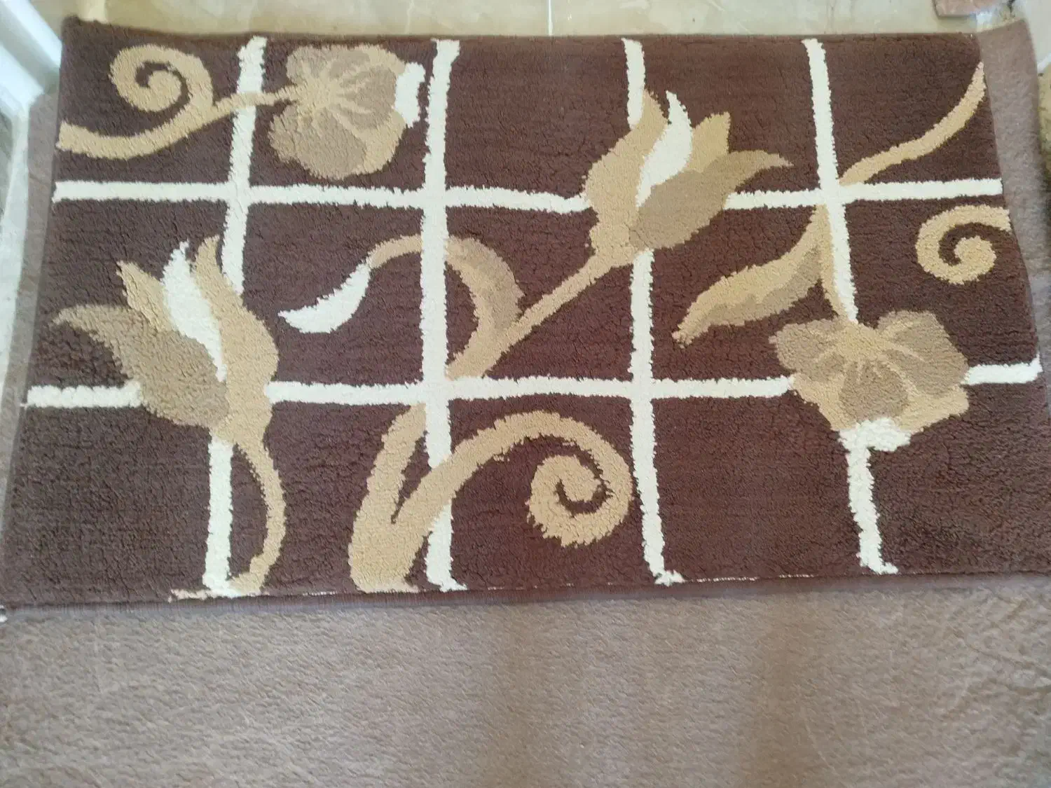 تعدادی لوازم|پادری|میانه, |دیوار