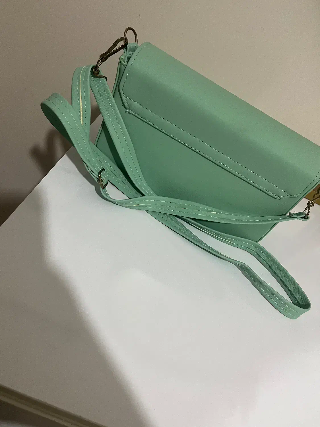 کیف|کیف، کفش، کمربند|قدس, شهر‌قدس|دیوار