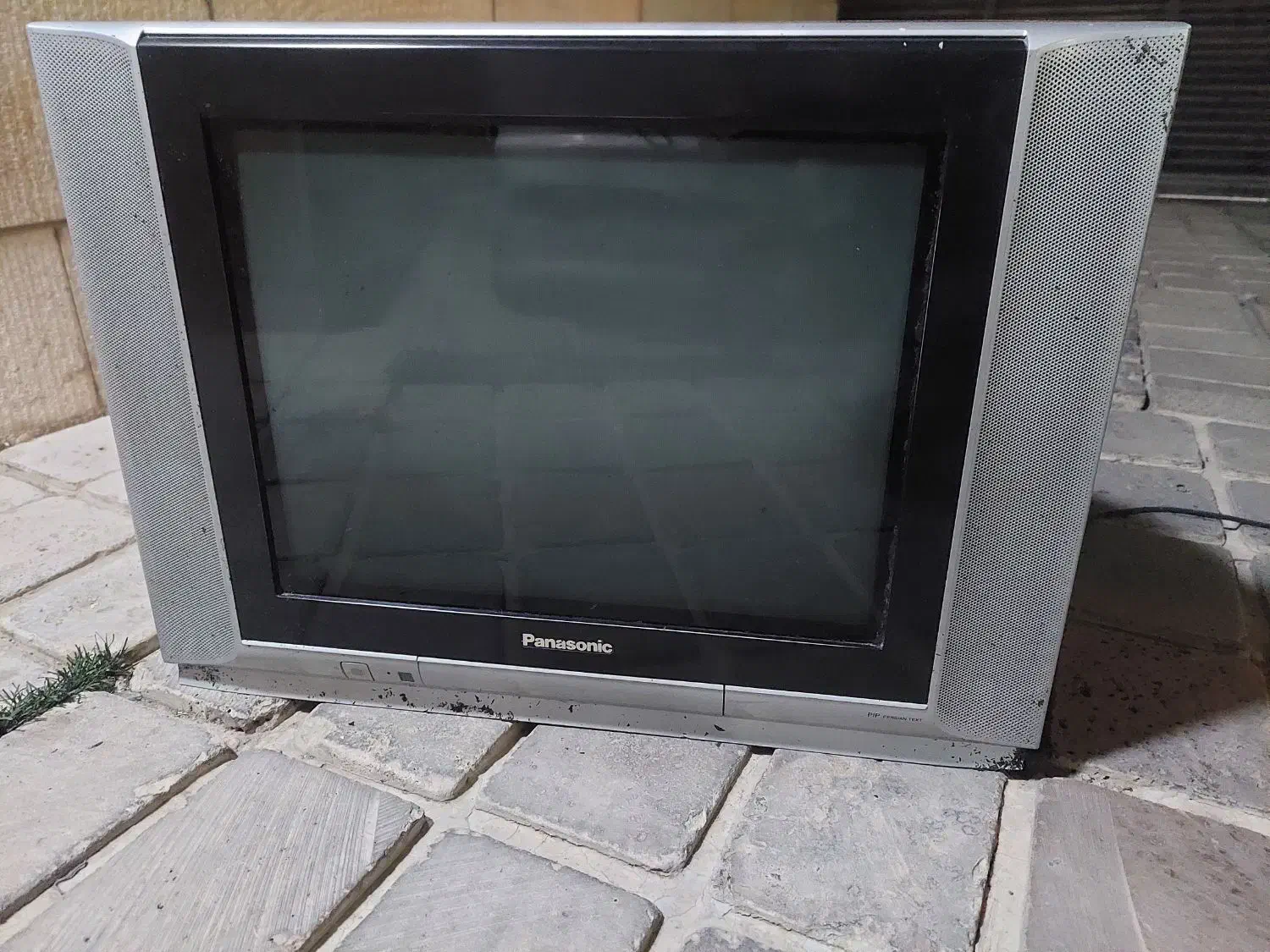 تلوزیون ۲۴ اینچی مشخصات و مدل هم در عکس سوم پیداست|تلویزیون و پروژکتور|صدرا-فارس, فاز ۱|دیوار