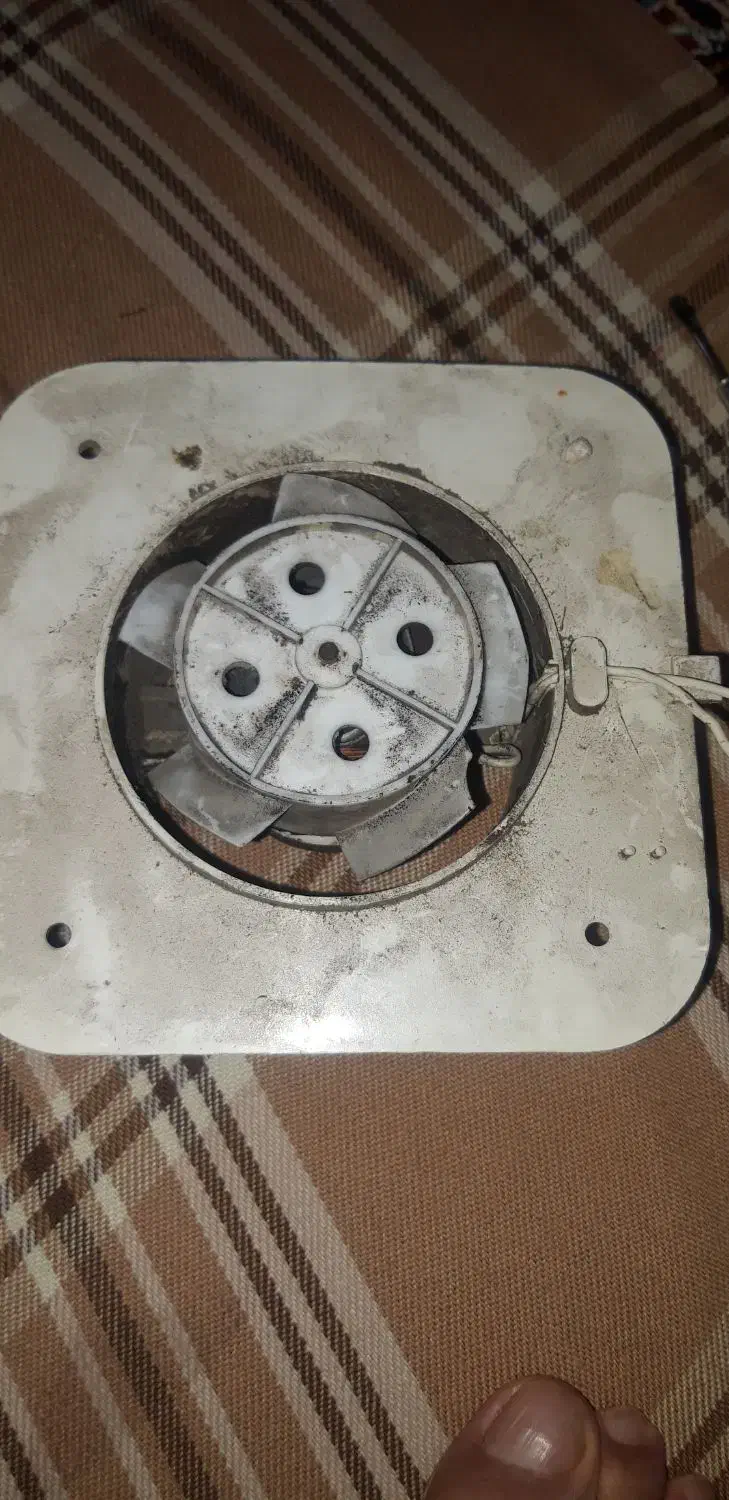 دوعدد هواکش ۲۵×۲۵ و۲۰×۲۰|پنکه و تصفیه‌کنندهٔ هوا|قم, هنرستان|دیوار