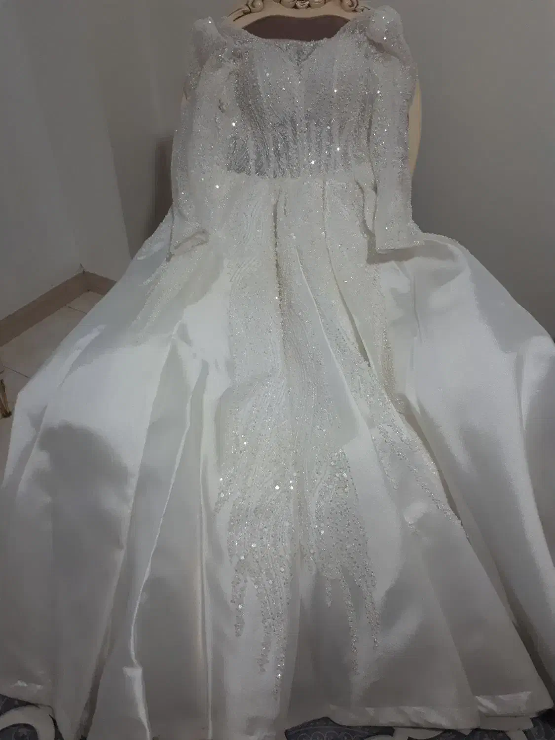 لباس عروس|لباس|قرچک, میرزائی جنوبی|دیوار