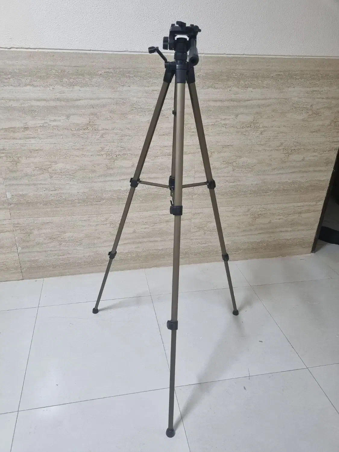 سه پایه دوربین|دوربین عکاسی و فیلم‌برداری|اصفهان, کوی شهید کشوری|دیوار