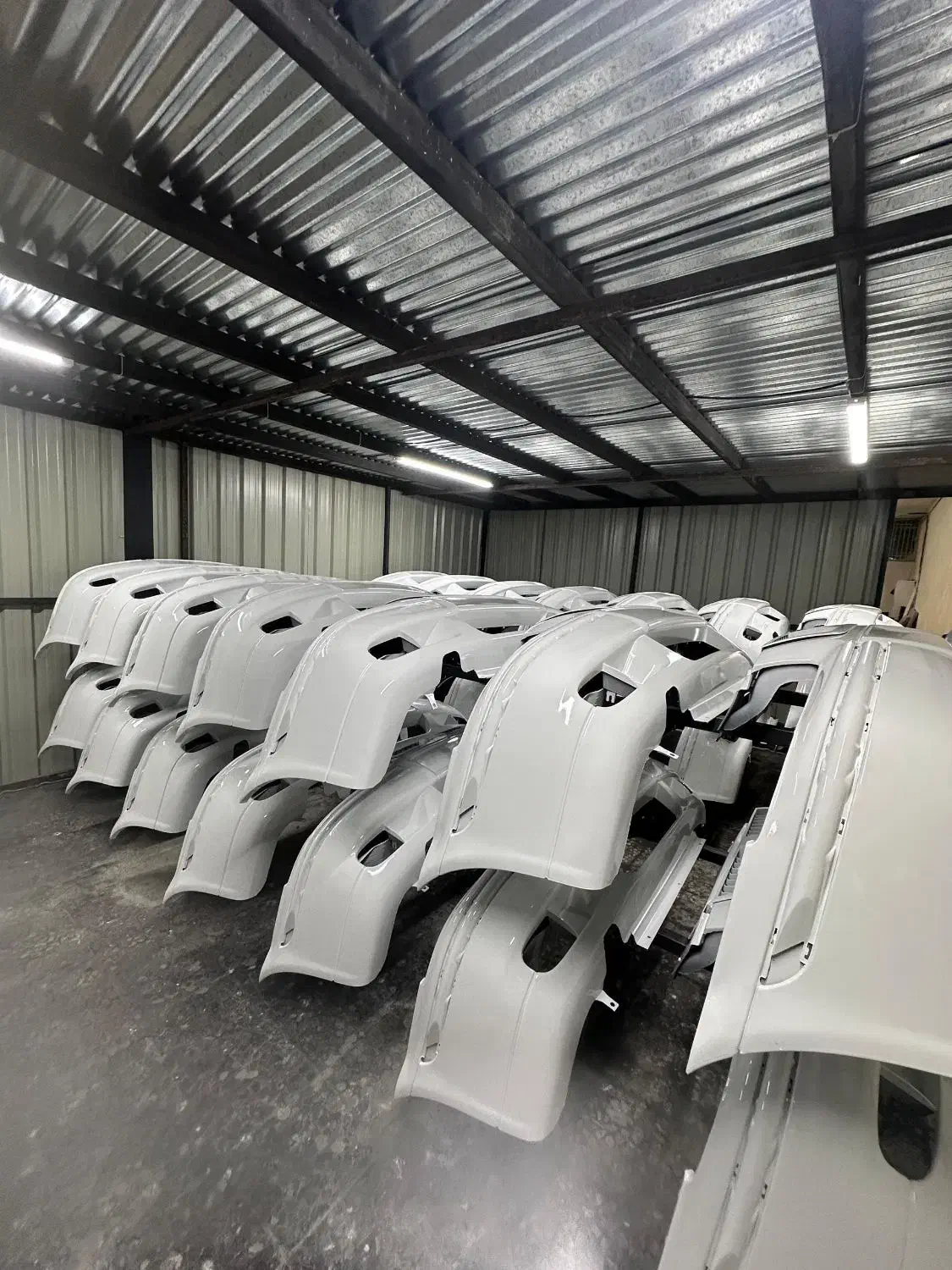 فروش قطعات بدنه سپر و سینی فن و درب موتور..|قطعات یدکی و لوازم جانبی|اصفهان, شفق|دیوار