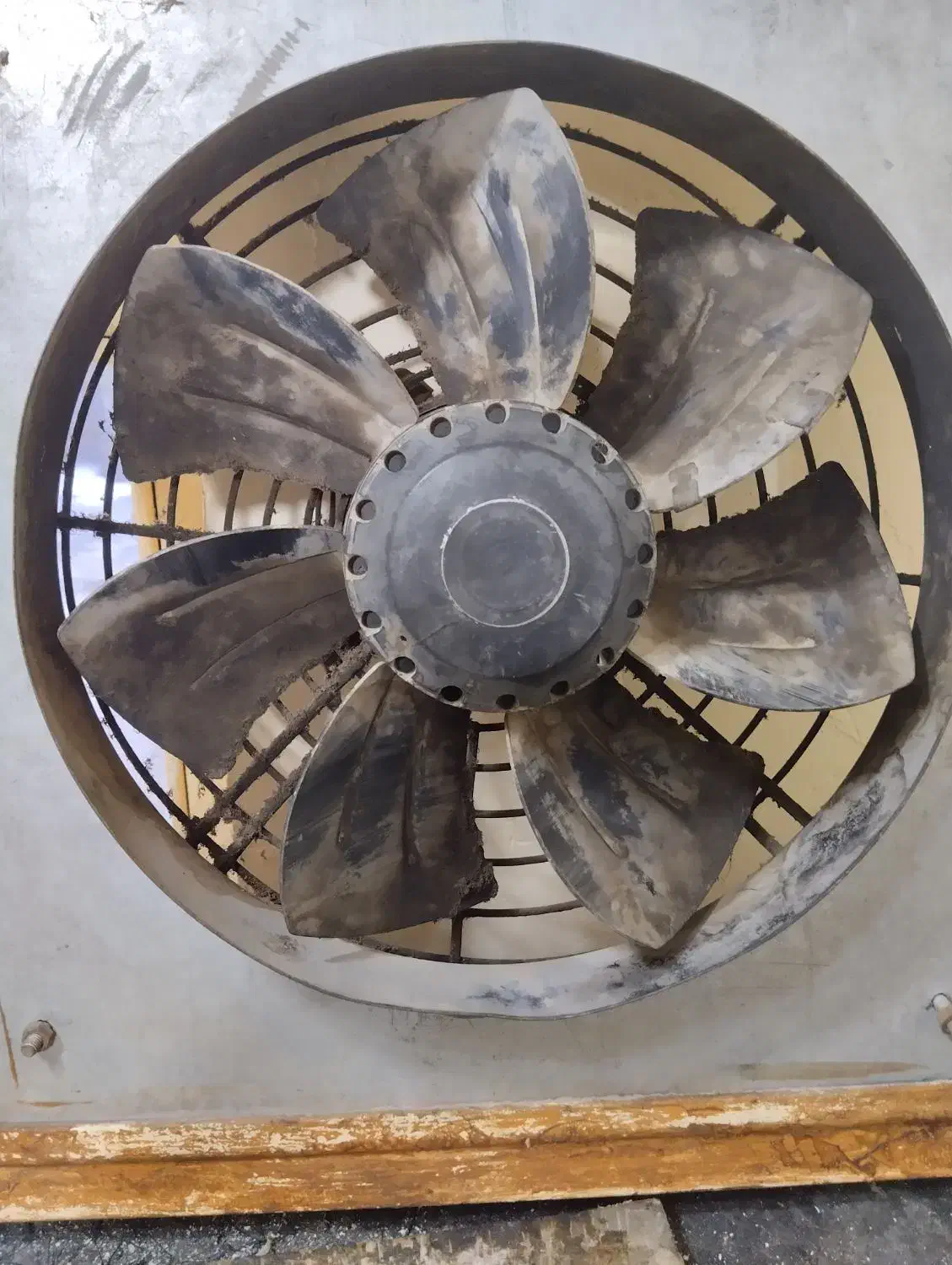 تهویه|پنکه و تصفیهکنندهٔ هوا|تبریز, |دیوار