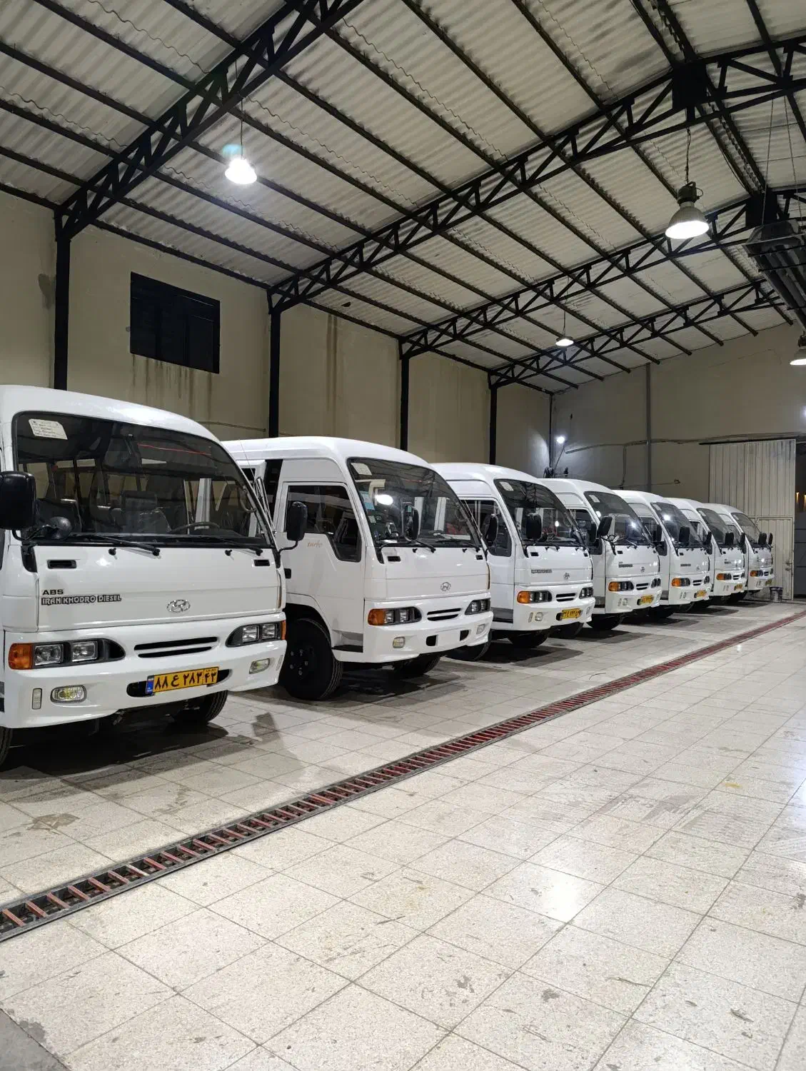 فروش مینی بوس هیونداوایسوزونمایشگاه ایران مینی بوس|خودرو سنگین|اصفهان, باغ دریاچه|دیوار