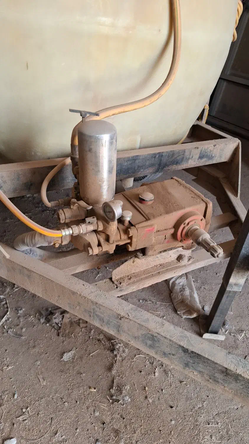 تانکر سمپاش ۲۰۰۰ لیتری همراه با پمپ ۱۲۰ (تراکتور)|ماشین‌آلات صنعتی|تربت‌حیدریه, باغ ملی|دیوار