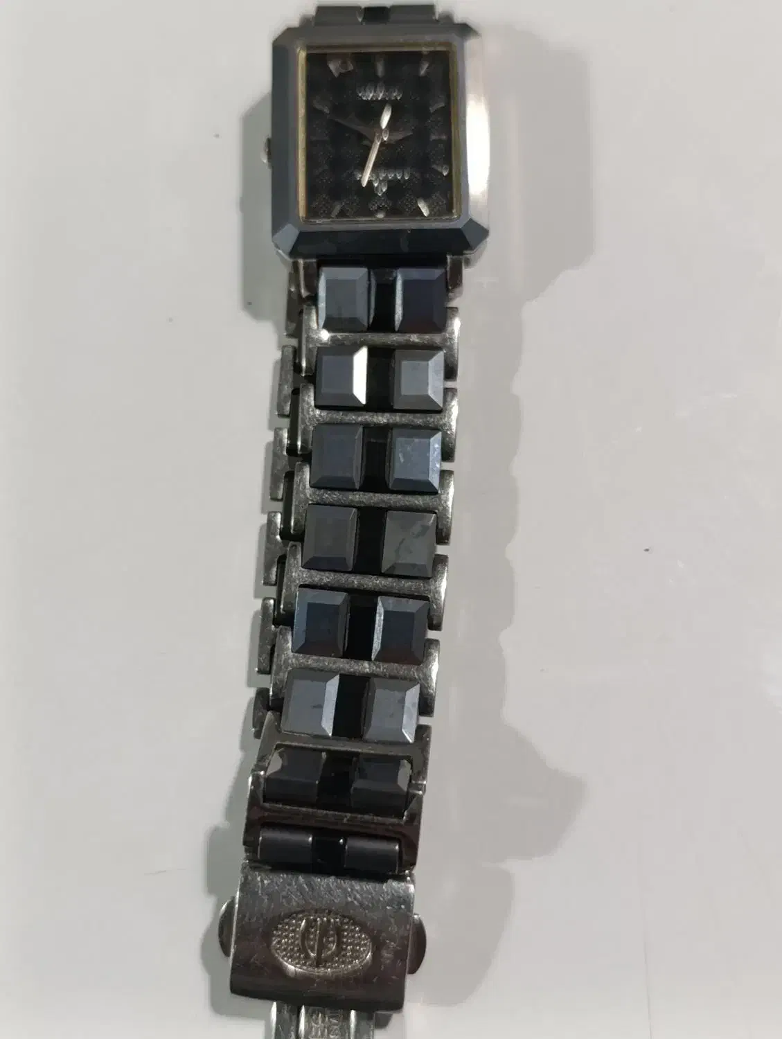 ساعت زنانه و مردانه|ساعت|رباط‌کریم, رباط‌کریم|دیوار