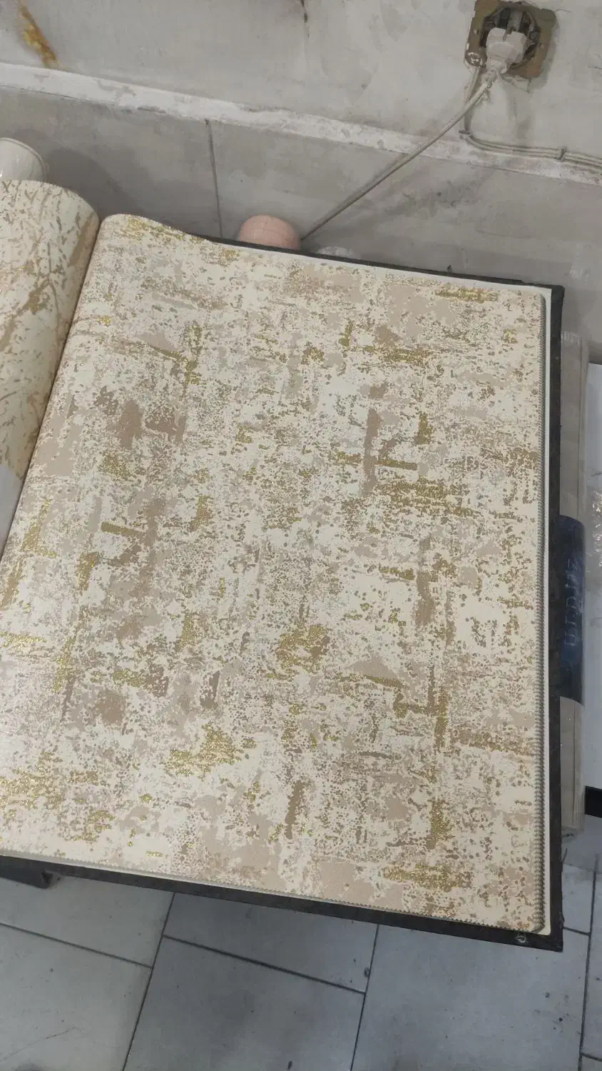 رنگ طلایی اکلیل دار کاغذ دیواری|مصالح و تجهیزات ساختمان|تهران, هاشمی|دیوار