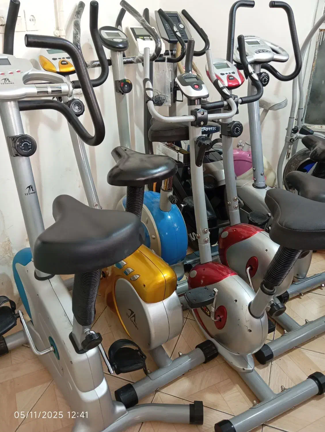 دوچرخه ثابت در حد نو نو،نمایشگر دیجیتالی|تجهیزات ورزشی|کرج, ساسانی (قلمستان)|دیوار