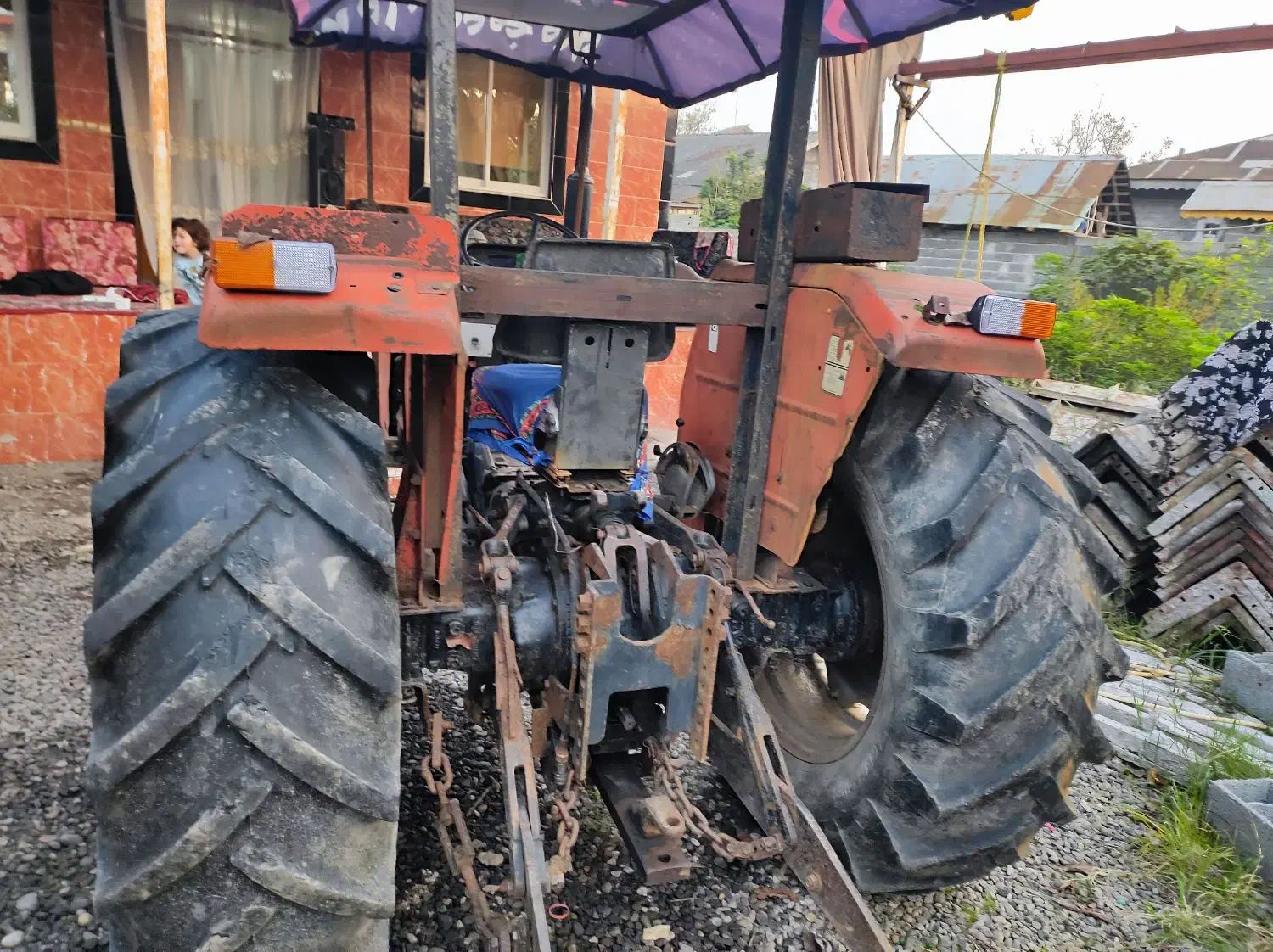 تراکتور|خودرو سنگین|سنگر, |دیوار