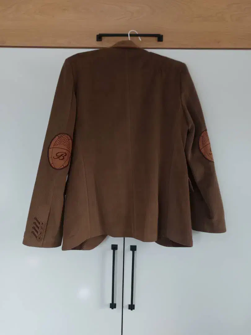 کت شلوار و پیراهن|لباس|رشت, گلسار|دیوار