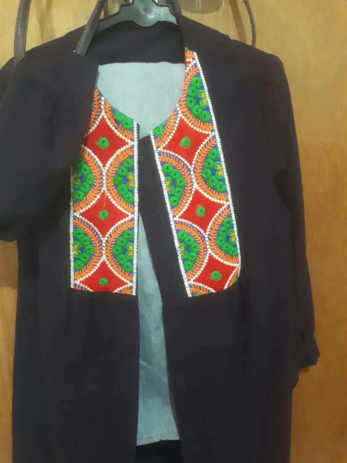 لباس در حد نو|لباس|مراغه, |دیوار