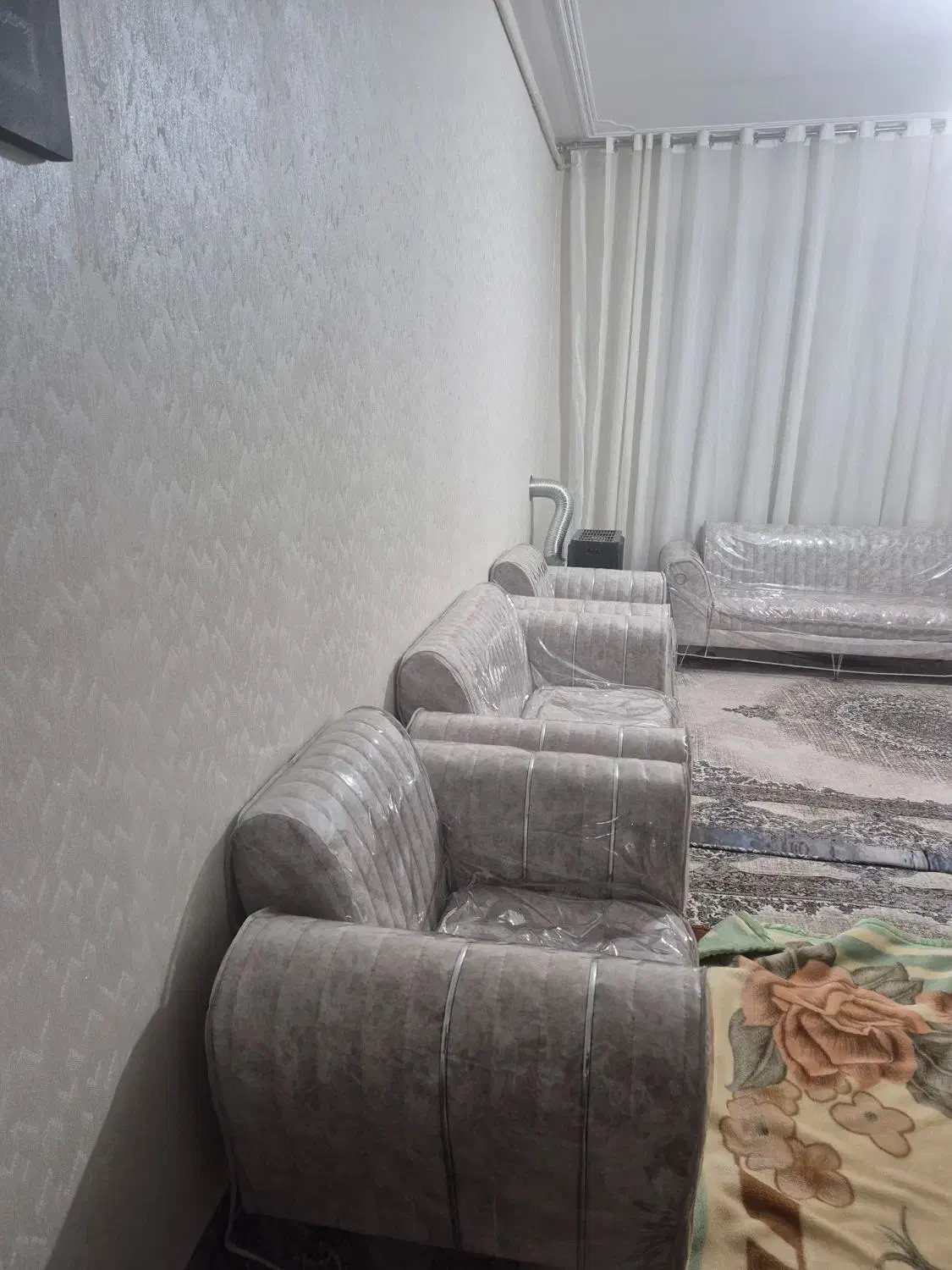 مبلمان هفت نفره بسیار تمیز و کاملا سالم|مبلمان خانگی و میز عسلی|شیراز, کوشک میدان|دیوار