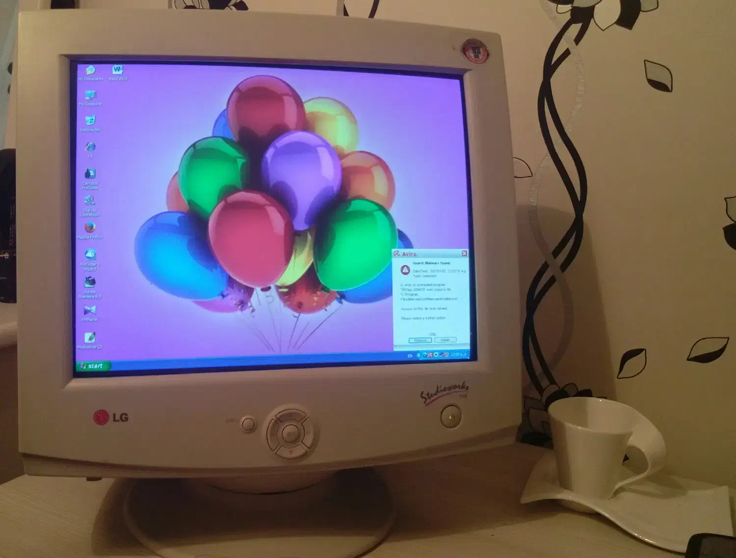 کامپیوتر رومیزی قدیمی (کیس و مانیتور و صفحه کلید)|رایانه رومیزی|همدان, |دیوار