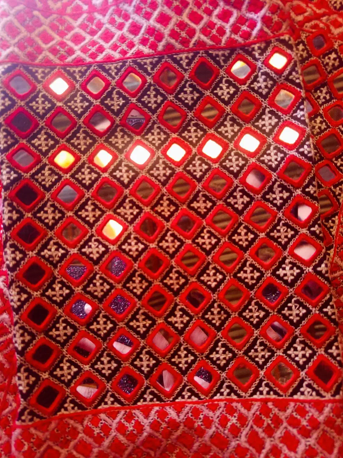 آینه دوزی|لباس|هیرمند, |دیوار