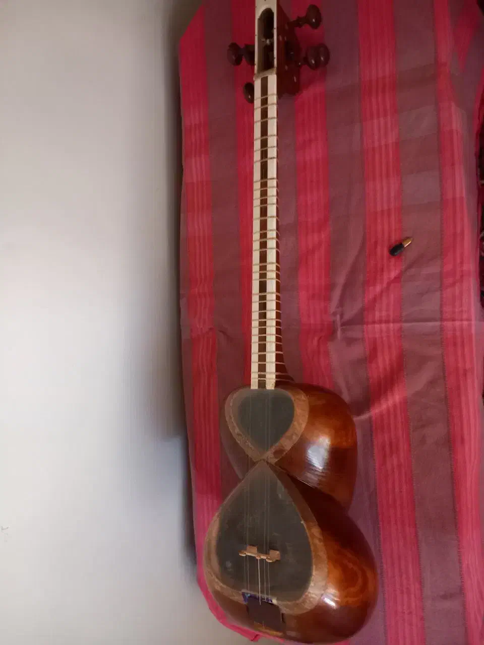 تار عباسی سال ۱۳۸۲|سازهای سنتی|تهران, ستارخان|دیوار