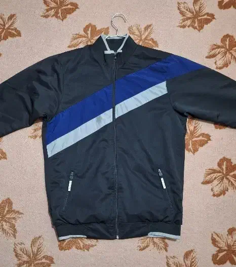 سویشرت|لباس|اقبالیه, |دیوار