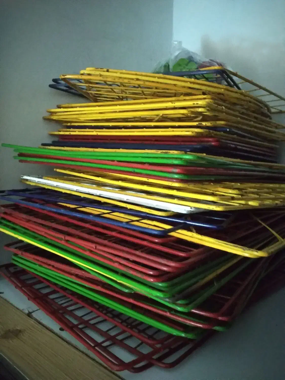 قفسه مشبک فلزی|کتابخانه، شلف، قفسه‌های دیواری|اهواز, زیتون کارگری|دیوار