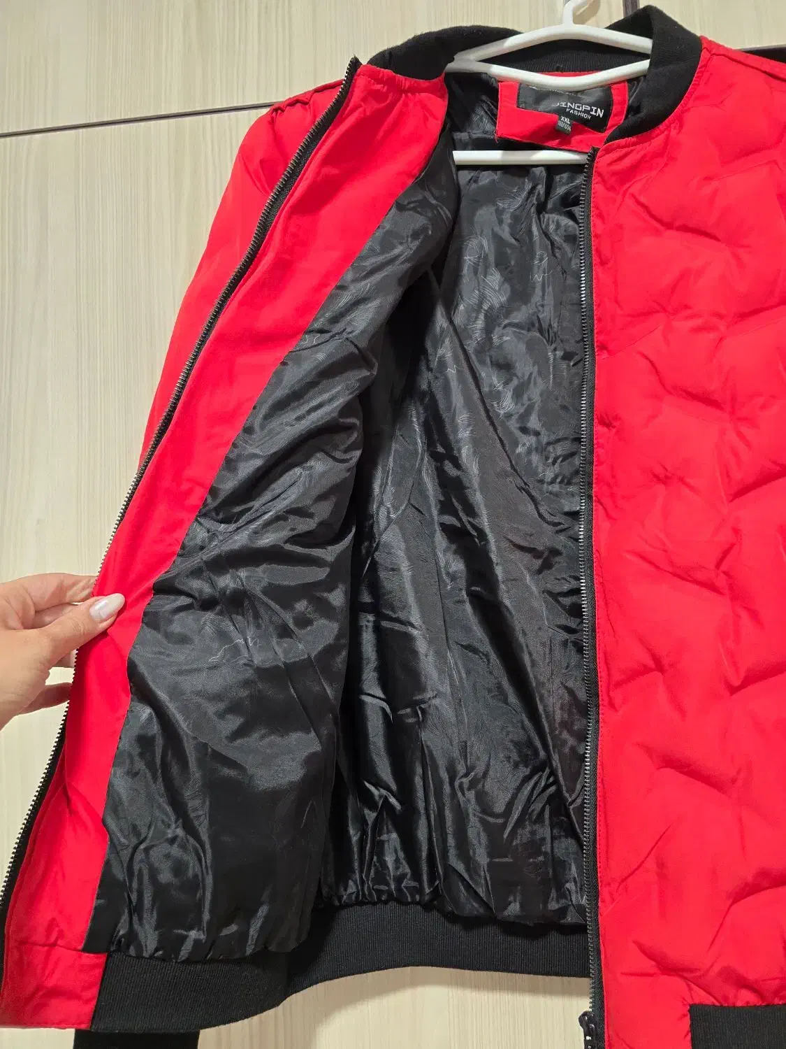 کاپشن|لباس|شهرکرد, |دیوار