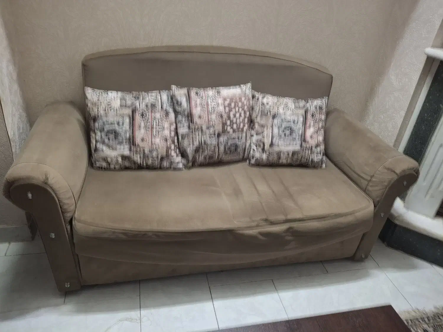 مبل تخوابشو|مبلمان خانگی و میز عسلی|کاشان, ولی سلطان|دیوار