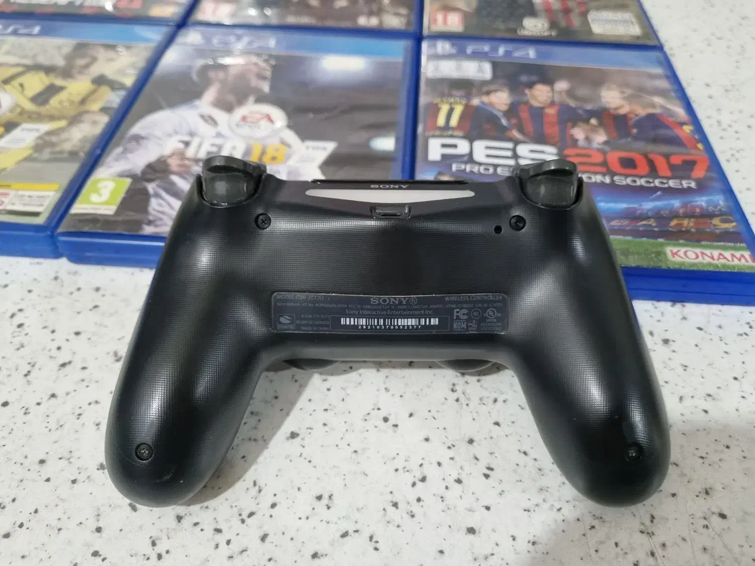 تعدادی دیسک بازی و دسته ps4|کنسول، بازی ویدئویی و آنلاین|تهران, خاک سفید|دیوار