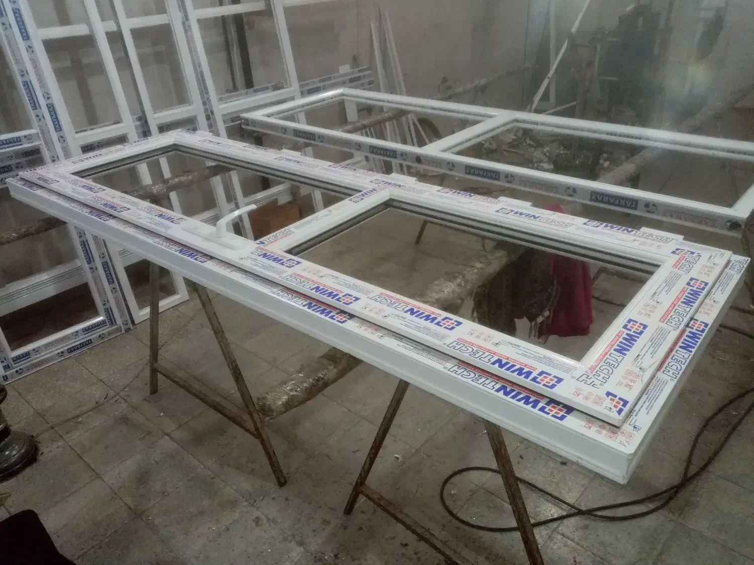 درب وپنجره دوجداره Upvc آلومینیوم توری|مصالح و تجهیزات ساختمان|صدرا-فارس, فاز ۱|دیوار