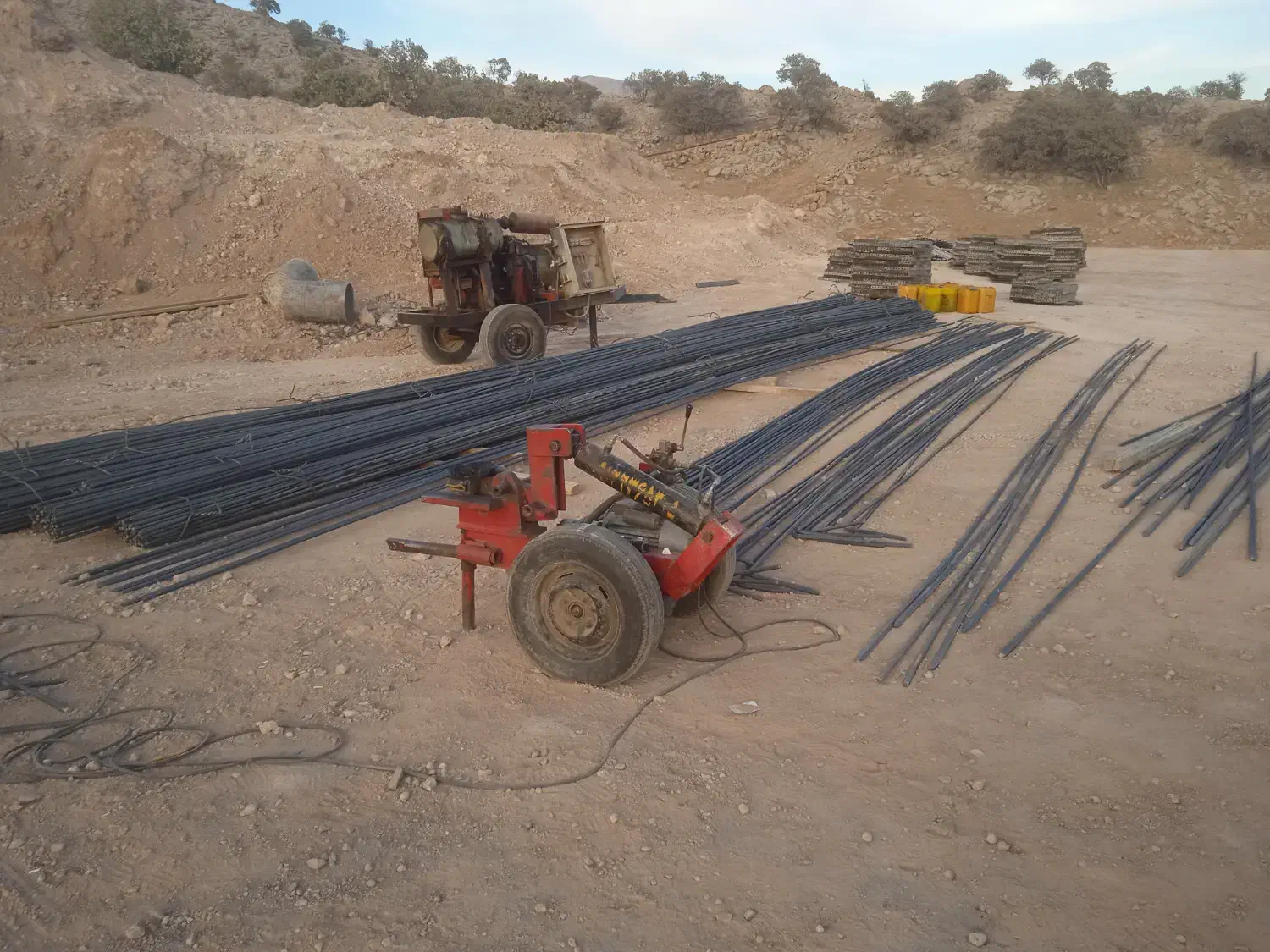 نیازمند دو نفر قالببند|استخدام معماری، عمران و ساختمانی|دورود, |دیوار