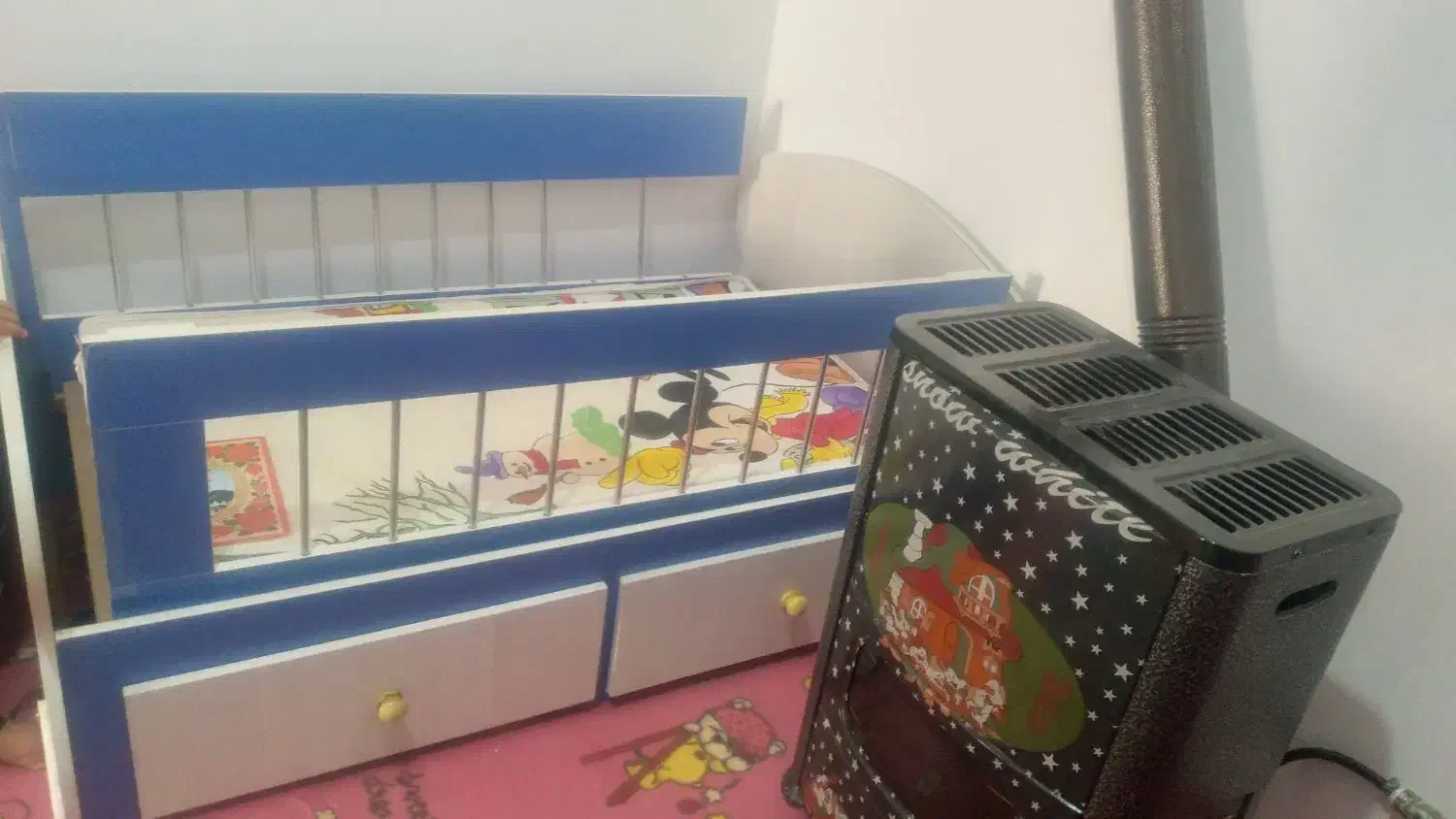 تخت کودک در حد نو|تخت و صندلی بچه|تربت جام, میان جام|دیوار