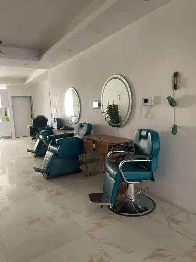 لوازم سالن درحد نو نو تکی و کلی به فروش میرسد|آرایشگاه و سالنهای زیبایی|بهارستان, |دیوار