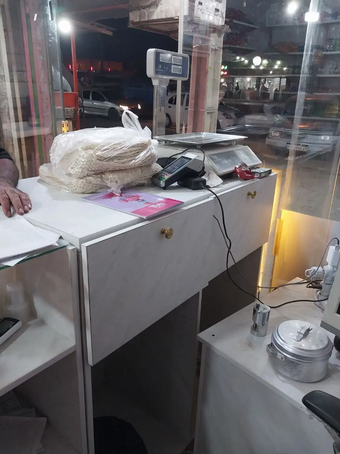 فروش ویترین مغازه با باکس سیگار و تنباکو|فروشگاه و مغازه|نورآباد ممسنی, |دیوار