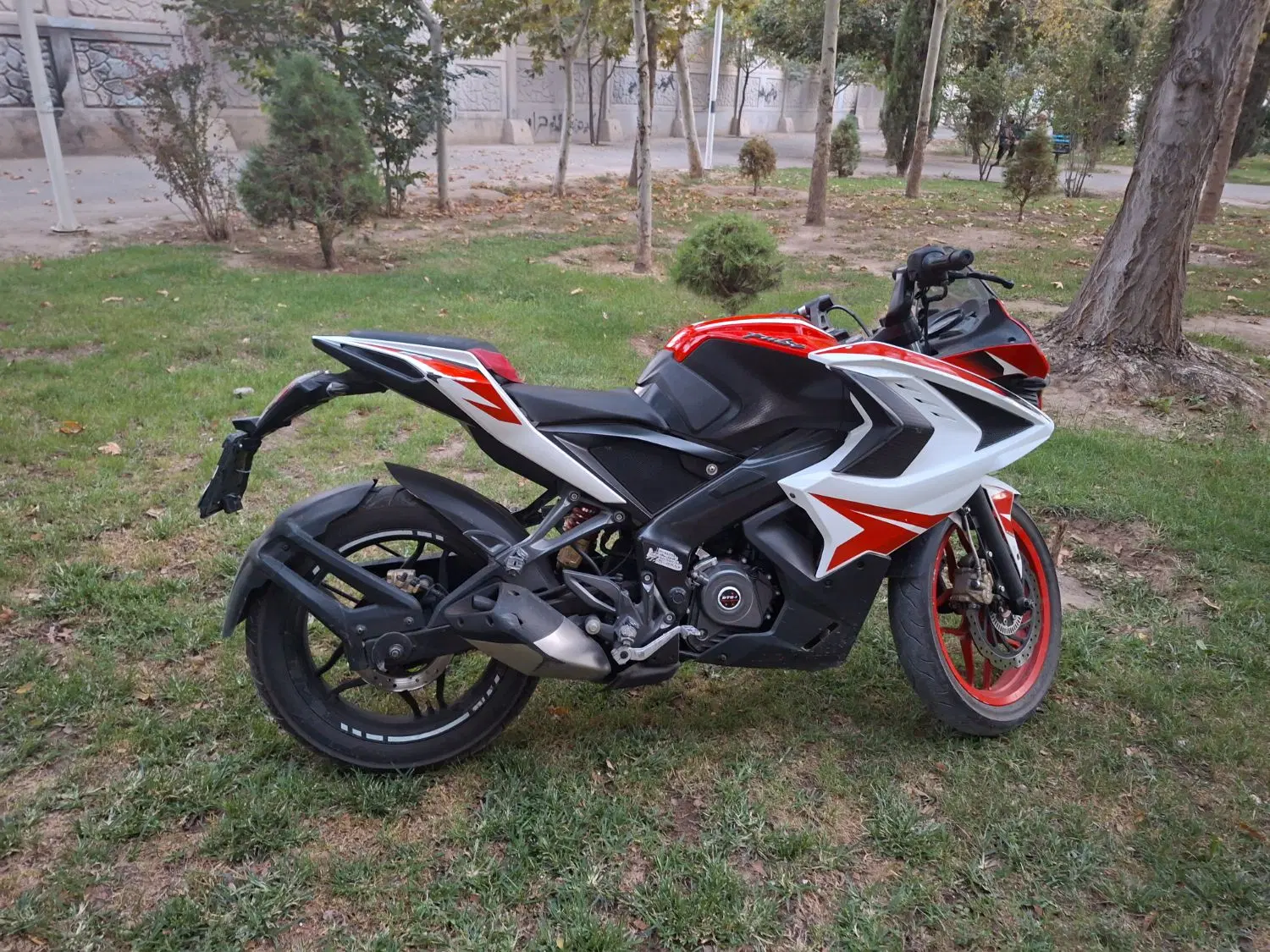 rs200|موتورسیکلت|کرج, احدآباد|دیوار