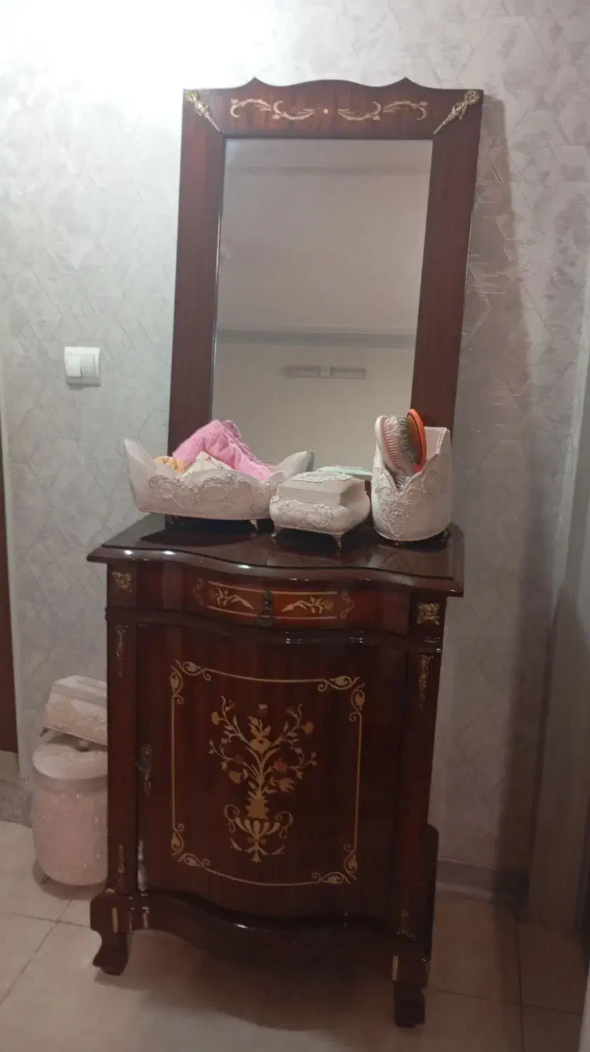 آینه کنسول و ویترین|بوفه، ویترین، کنسول|قرچک, مهدیه|دیوار