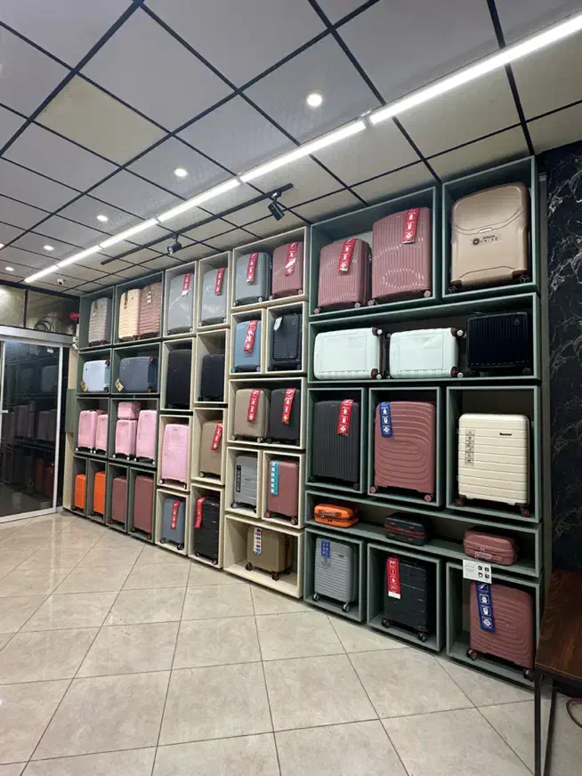 چمدان تک و عمده|کیف، کفش، کمربند|رشت, گلسار|دیوار