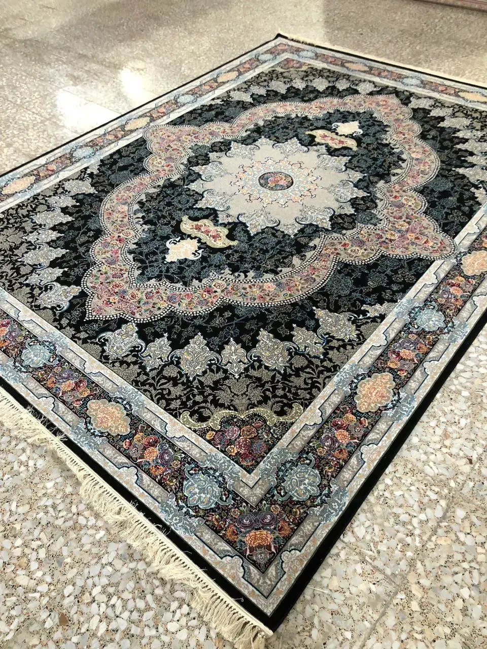 فرش شاهکار مشهد ۱۲متری ۱۰۰۰ شانه تراکم ۳۰۰۰|فرش|تهران, شهرک شریعتی|دیوار