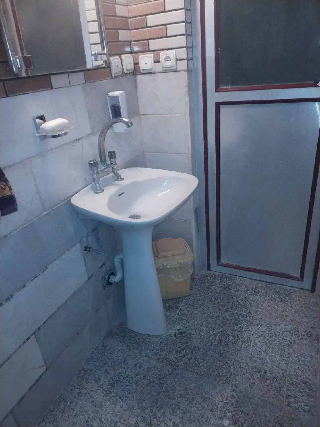 فروش یکعدد روشویی|لوازم سرویس بهداشتی|یزد, |دیوار