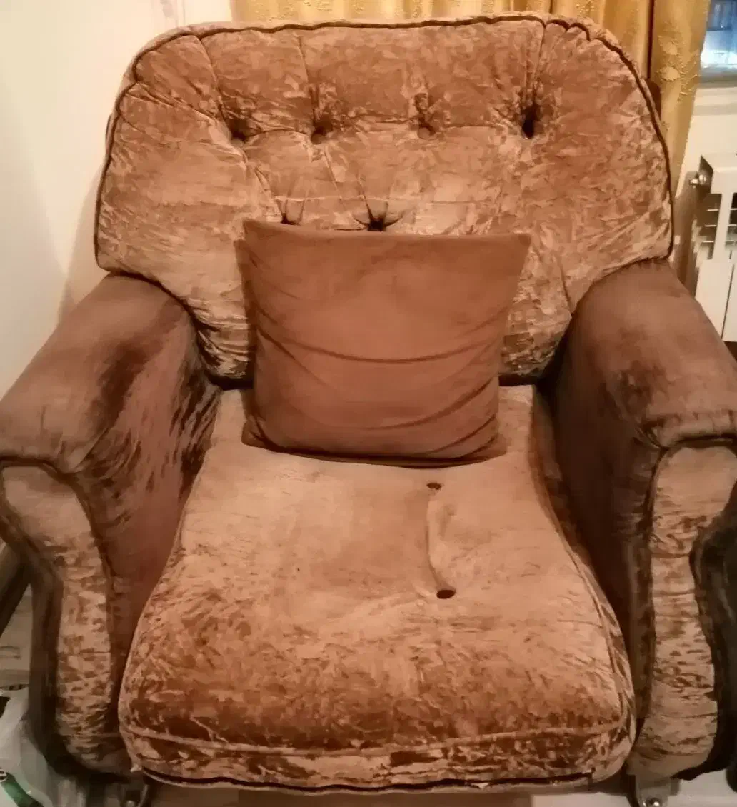 دو عدد مبل راحتی پارچه ترک|مبلمان خانگی و میز عسلی|شیراز, فرهنگ شهر|دیوار