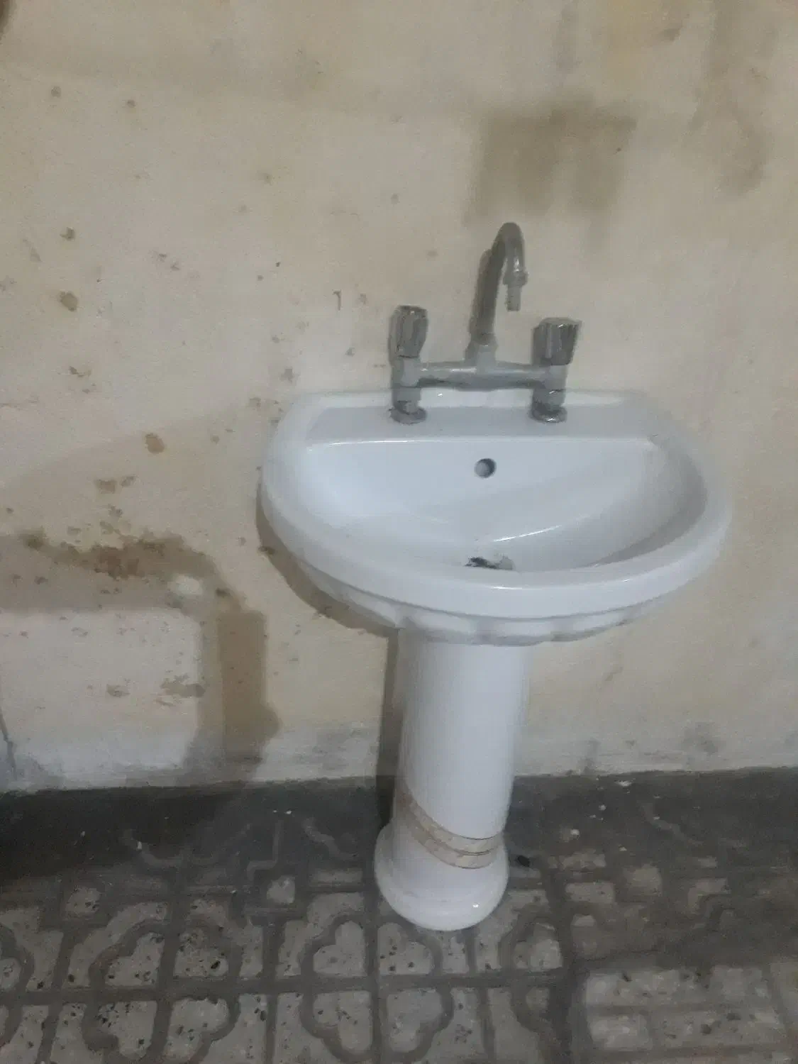 روشویی سالم ۲۰۰۰۰۰۰|لوازم سرویس بهداشتی|دورود, |دیوار