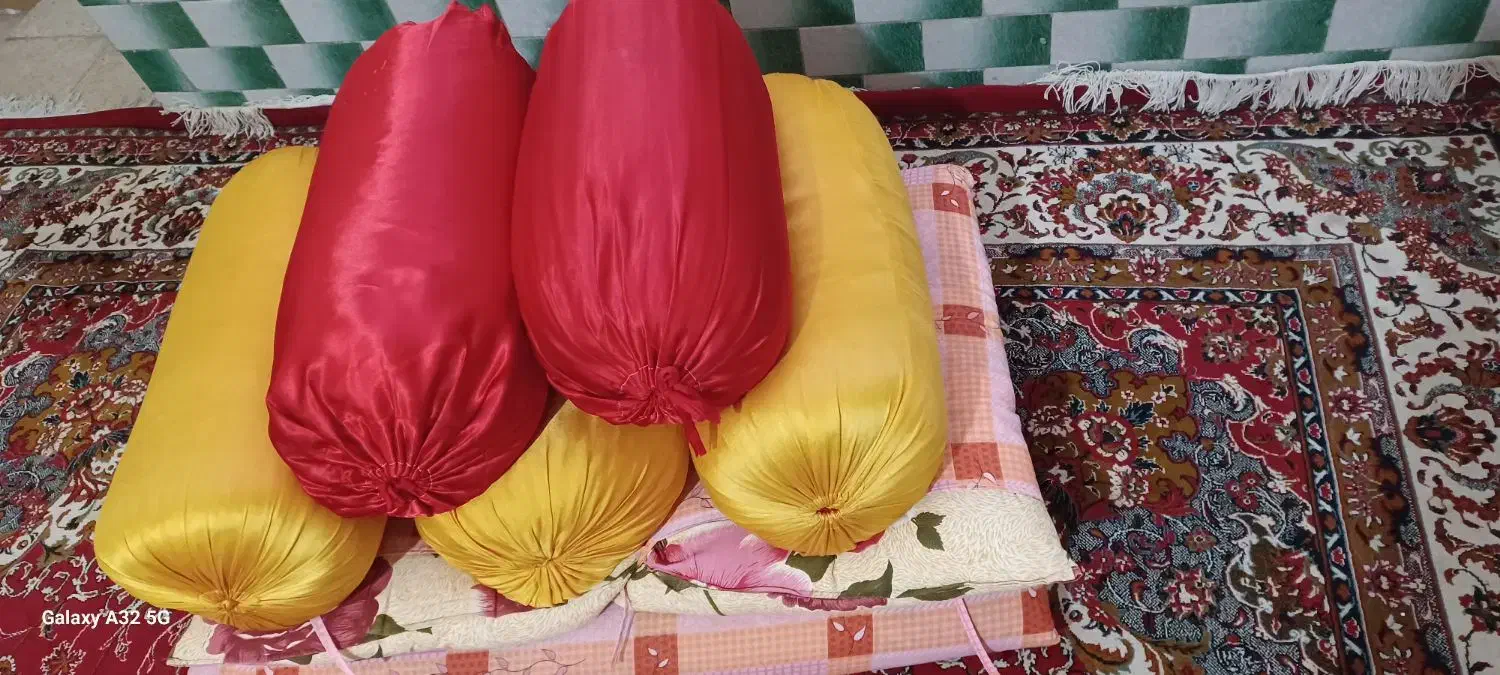 بالشت پر و کرک قالی|رختخواب، بالش، پتو|شیراز, احمدآباد|دیوار