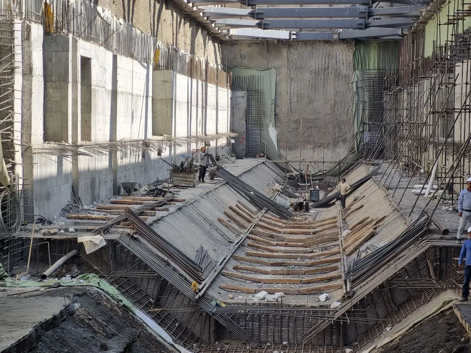 استاد کار آرماتوربندی و آرماتور بند ساده|استخدام معماری، عمران و ساختمانی|تهران, گلستان (شهرک راه آهن)|دیوار