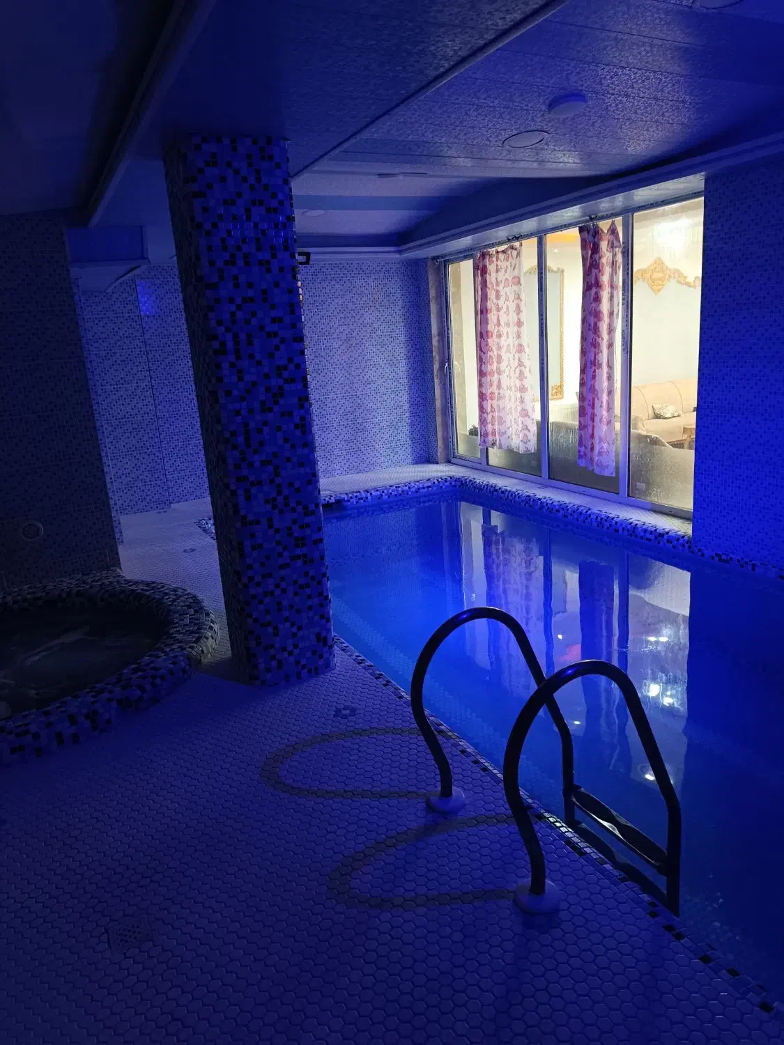 اجاره ویلا روزانه استخردار جکوزی سه خواب تریبلکس|اجارهٔ کوتاهمدت ویلا و باغ|سرخرود, |دیوار