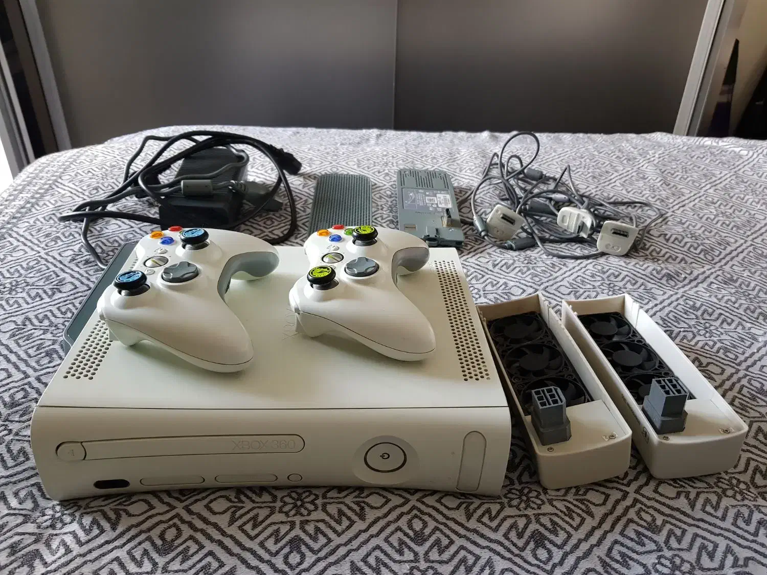 ایکس باکس با هارد اضافه و ۳ تا اکانت|کنسول، بازی ویدئویی و آنلاین|تهران, پاسداران|دیوار