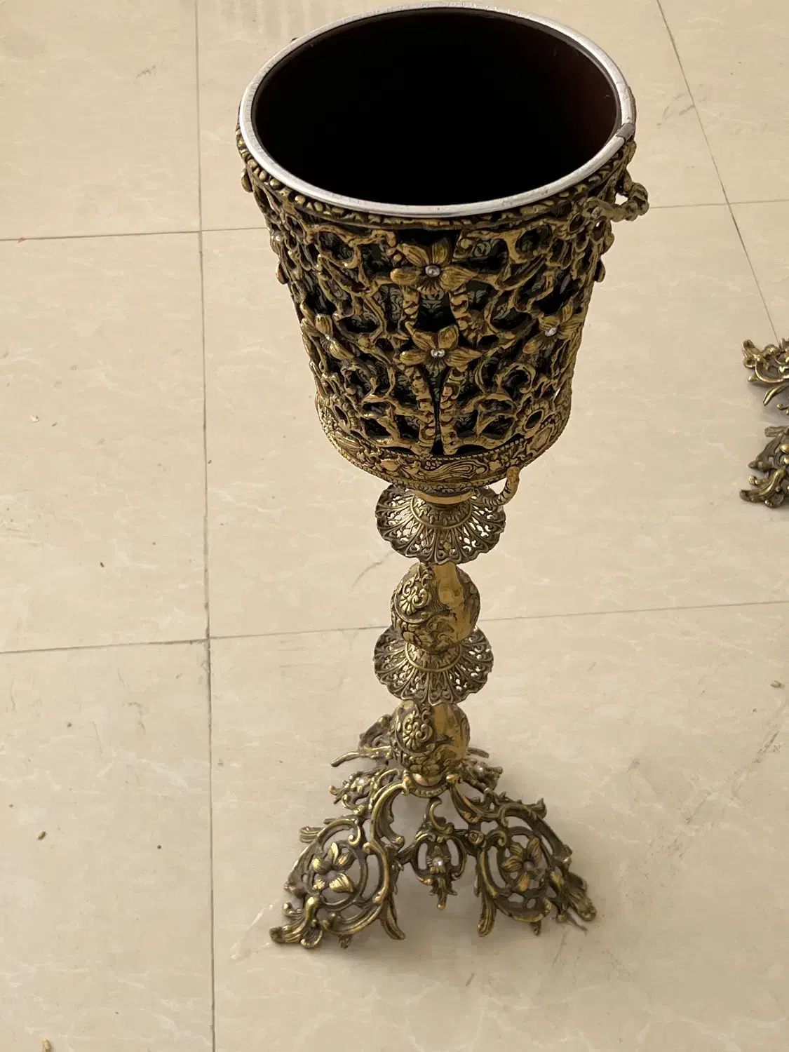 ظرف میوه،سطل آشغال و ساعت دیواری برنز در حد نو|صنایع دستی و سایر لوازم تزئینی|تهران, باغ خزانه|دیوار