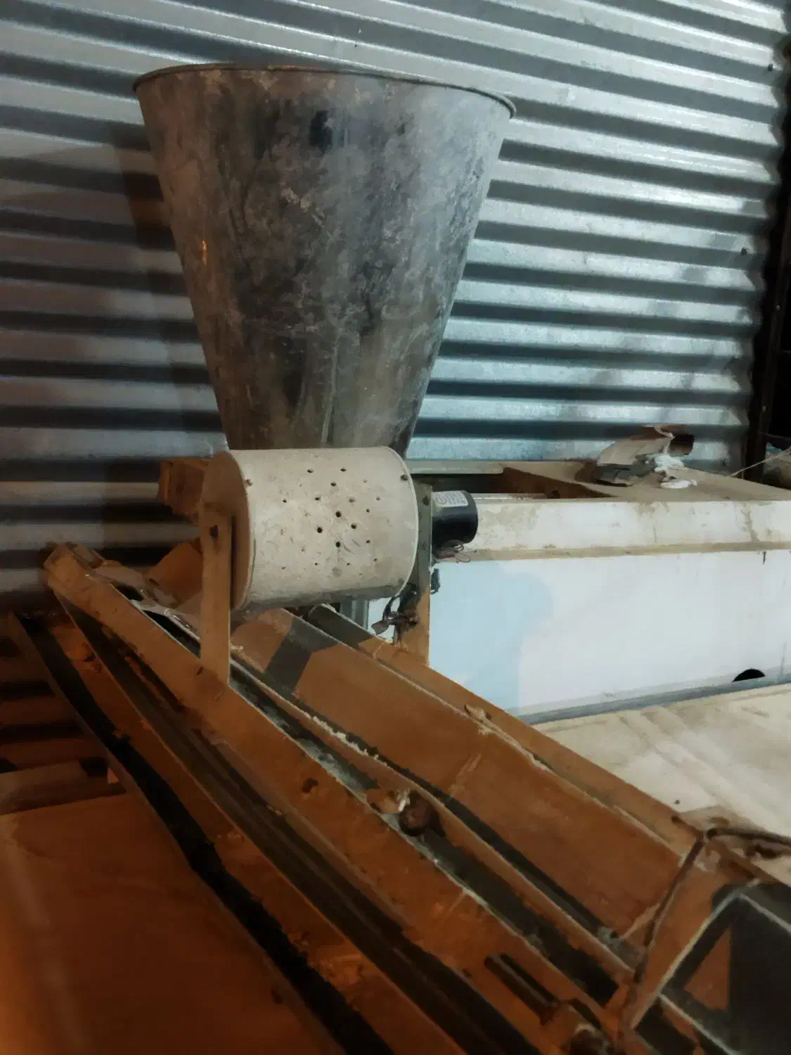 دستگاه چانه گیر نانوایی|ماشینآلات صنعتی|زارچ, |دیوار