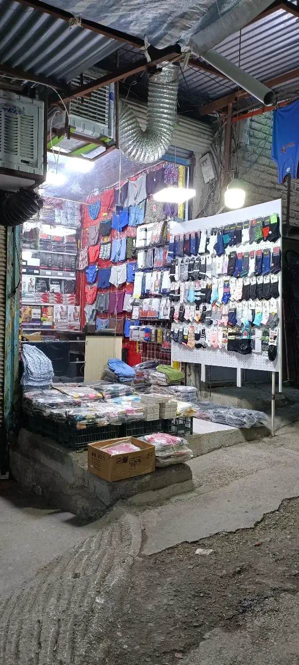 تحویل مغازه به همراه تمامی اجناس و وسایل به خریدار|اجارهٔ مغازه و غرفه|جوانرود, |دیوار