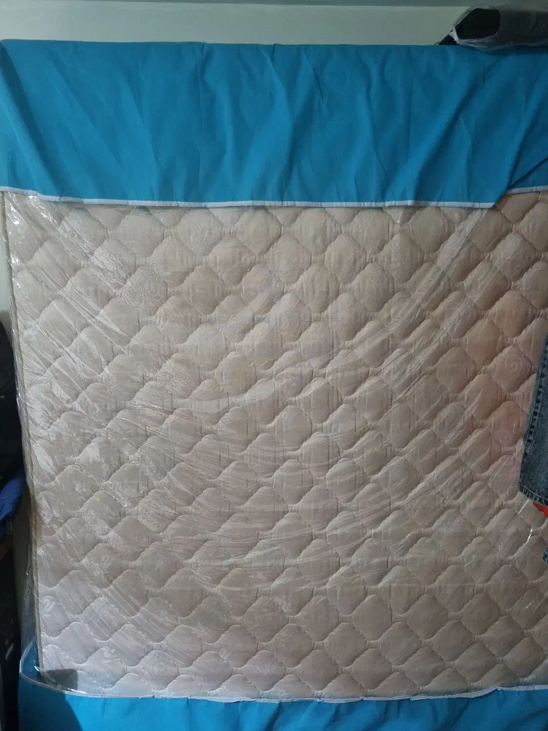 تشک دو نفره کرم رنگ|تخت و سرویس خواب|پرند, فاز ۳|دیوار