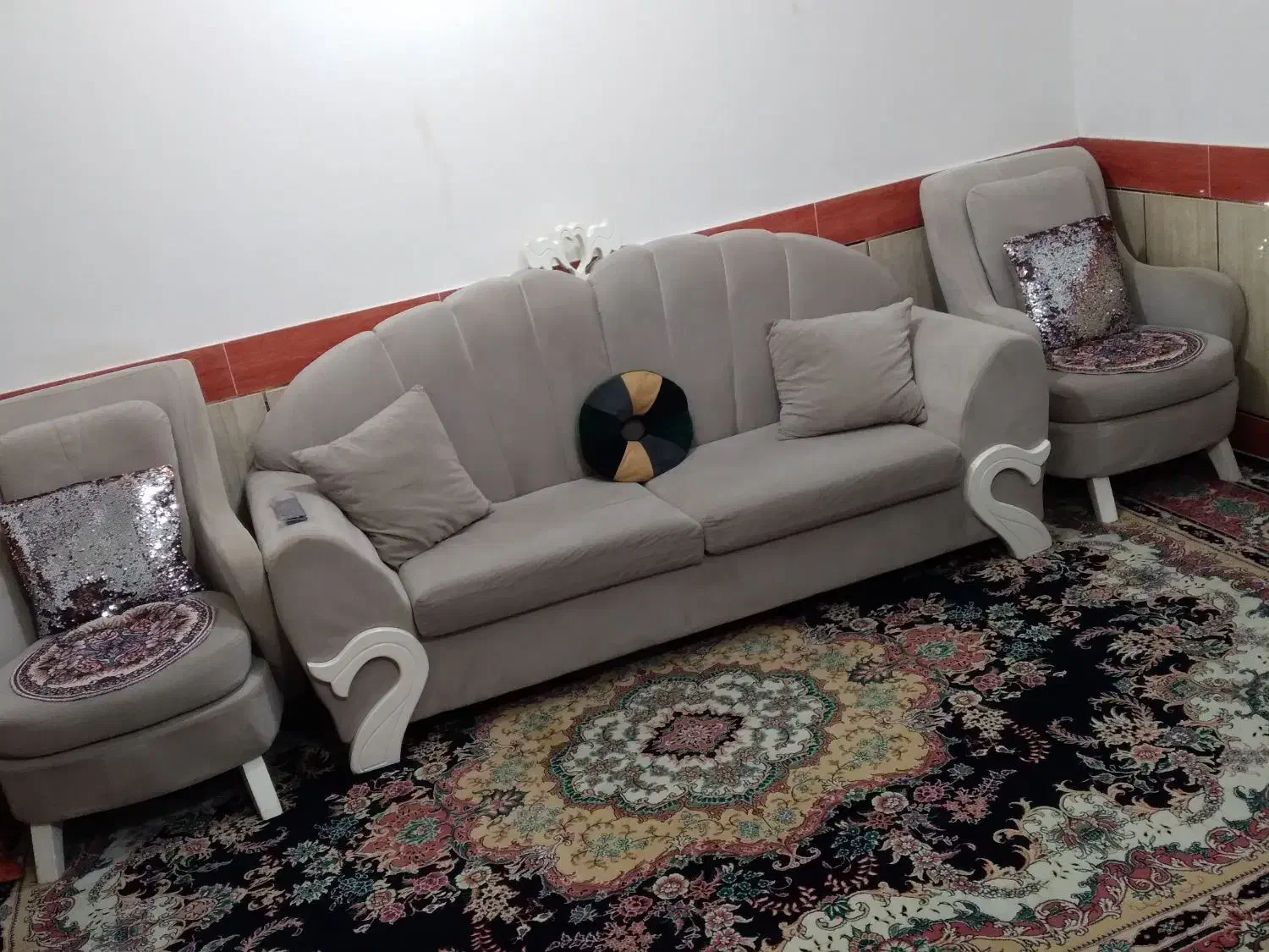 مبلمان ومیزعسلی شیک وزیبا|مبلمان خانگی و میز عسلی|گنبد کاووس, |دیوار