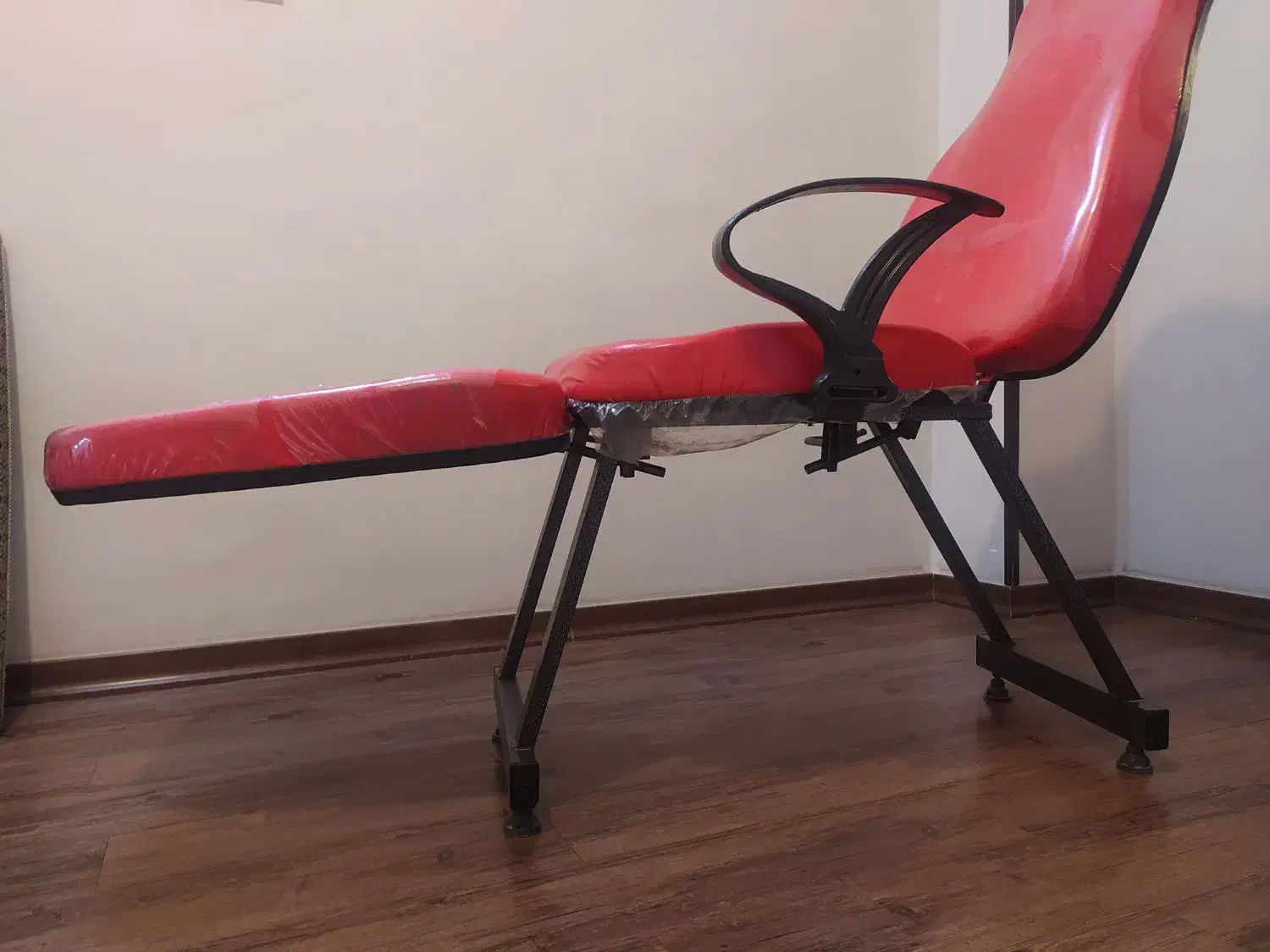 میز تاشو|آرایشگاه و سالنهای زیبایی|فولادشهر, مسکن مهر فولادشهر|دیوار