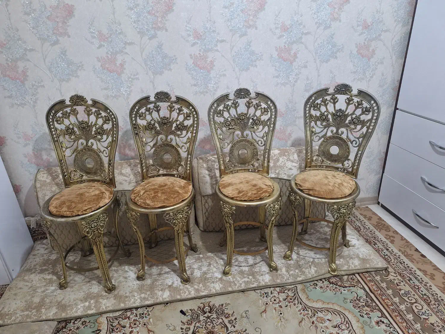 کنارسالنی برنز|لوستر و چراغ آویز|زاهدان, |دیوار