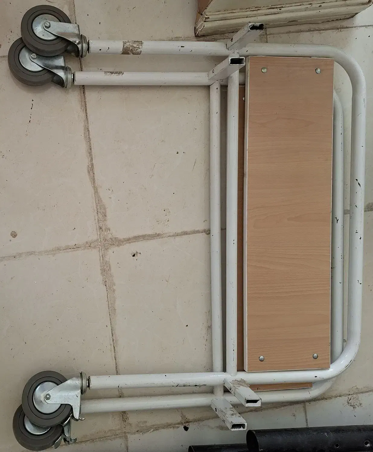 تخت بیمار  چرخ دار تا شو  و یک تخت یک نفره|تخت و سرویس خواب|شیراز, کرونی(خاتونک)|دیوار
